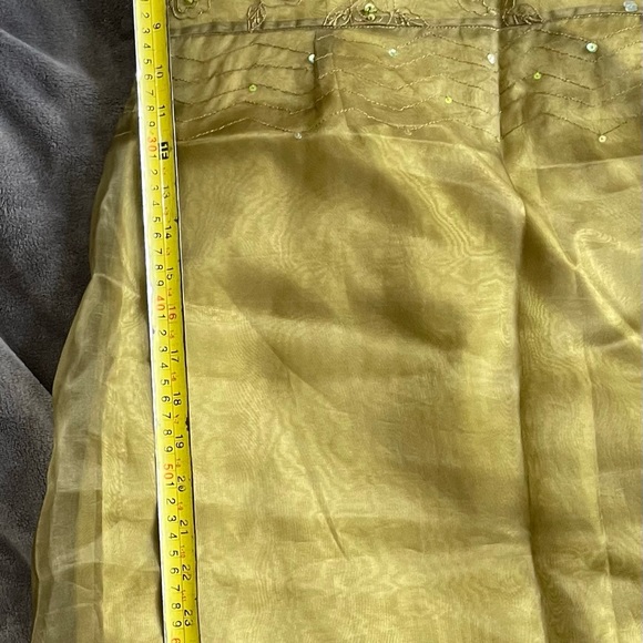 NWT green lined dress with intricate designs and beading, size 12. - Picture 6 of 6